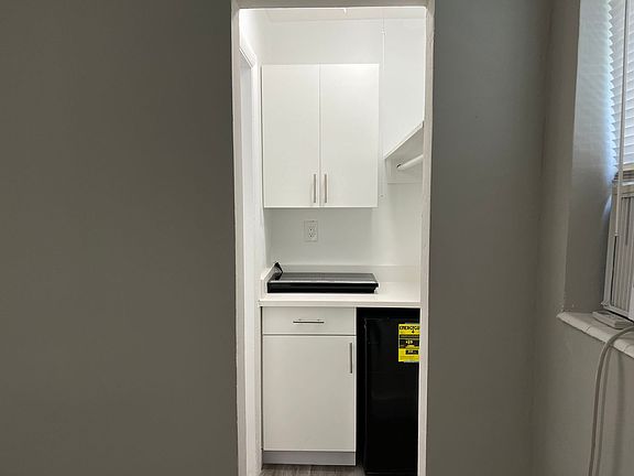 5th image of 716 NE 14th Ave APT 7