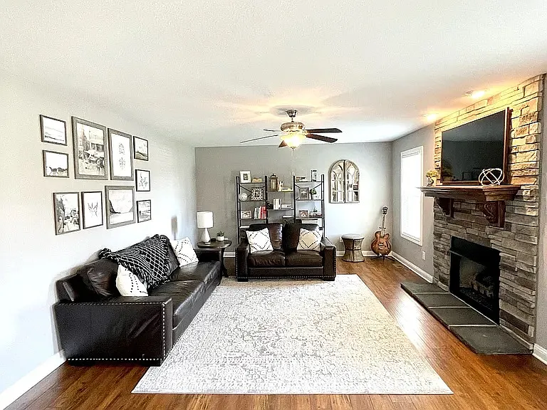 4 bed, 2.5 bath, 2110 sqft, $2,000 — Photo 3