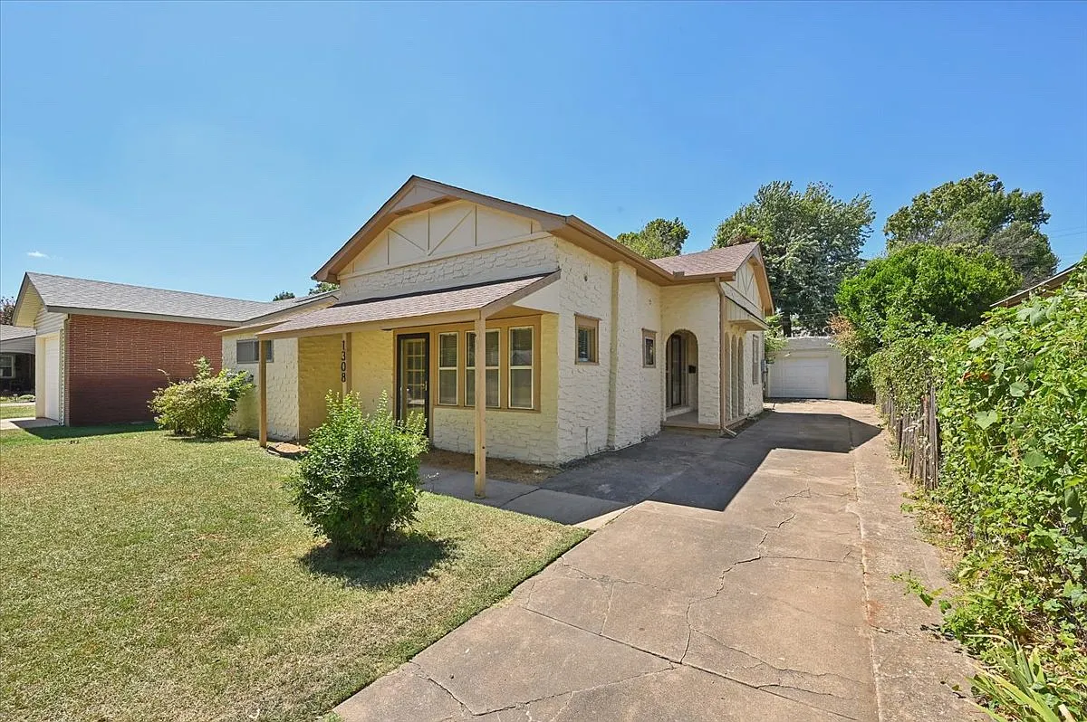 2 bed, 1303 sqft, $1,400 — Photo 3