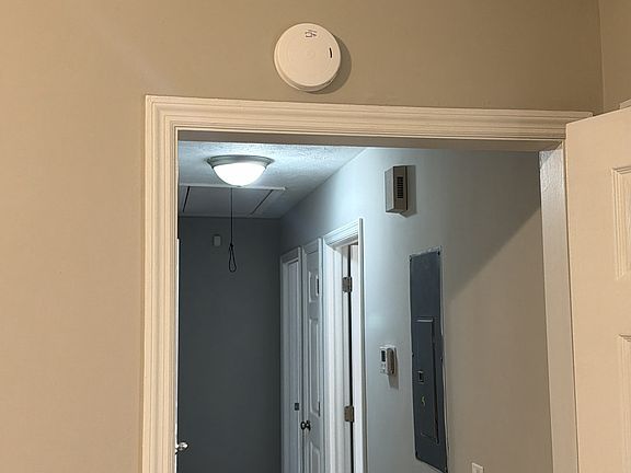 5th image of 914 Benner Ave