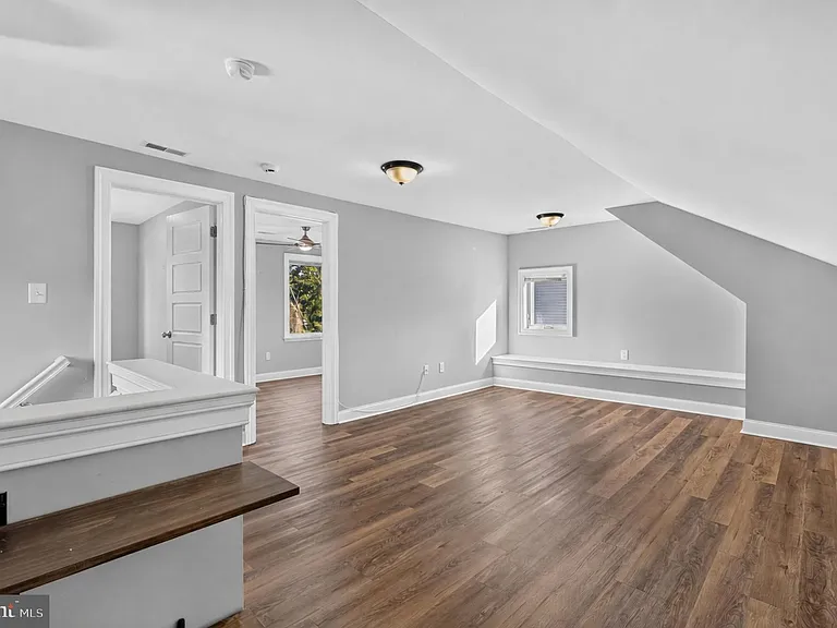 21 E Redman Ave — Photo 61