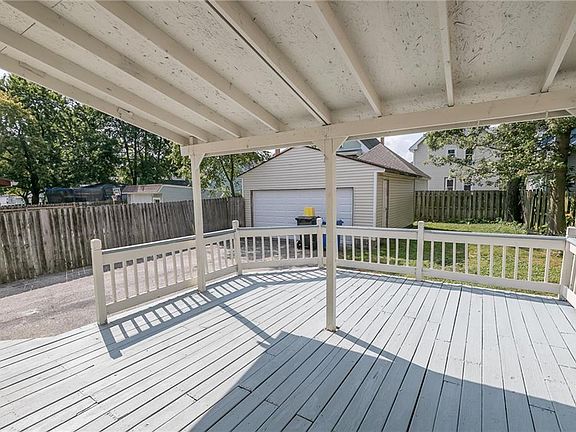 4th image of 3811 Henritze Ave