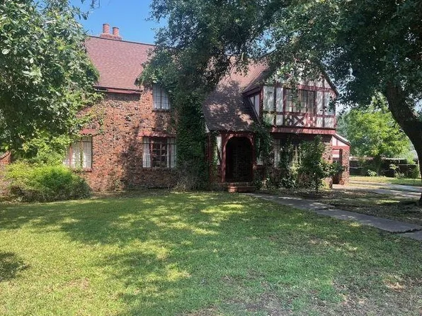 3423 Procter St, Port Arthur, TX 77642
