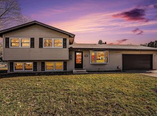702 S Kinder Dr, Syracuse, IN 46567