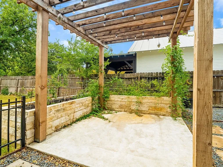 1018 Burnet St — Photo 29
