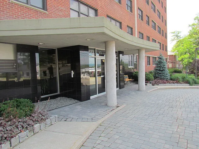 Carlyle Towers — Photo 24