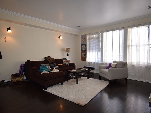 2nd image of 1565 N Hoyne Ave APT 3