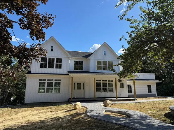 44 Elder Ave, Farmingville, NY 11738
