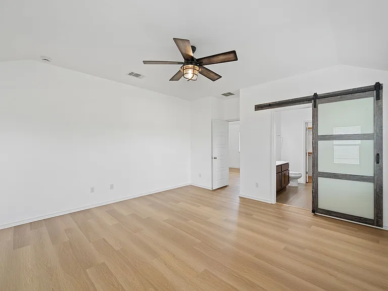 1026 Chad Loop — Photo 20