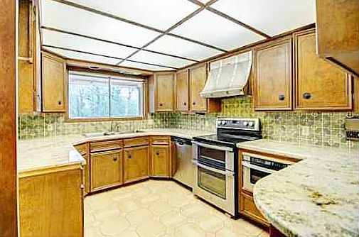 5th image of 4903 Whispering Oaks Dr