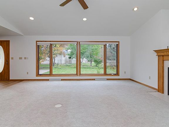 3rd image of 617 N Cambridge Dr