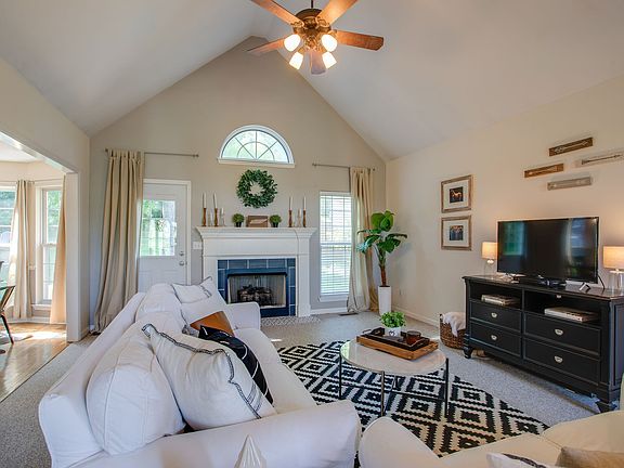 3rd image of 3707 Henricks Hill Dr