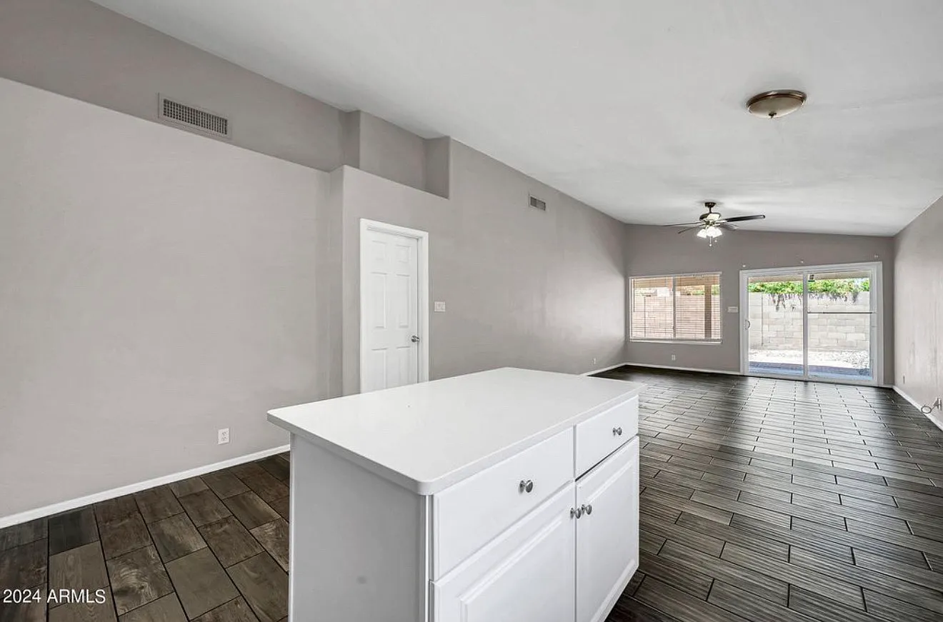 3 bed, 1812 sqft, $2,450 — Photo 3