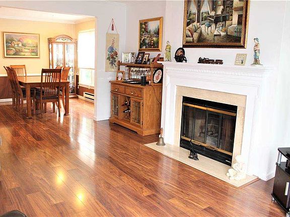 4th image of 31 Chippendale Dr