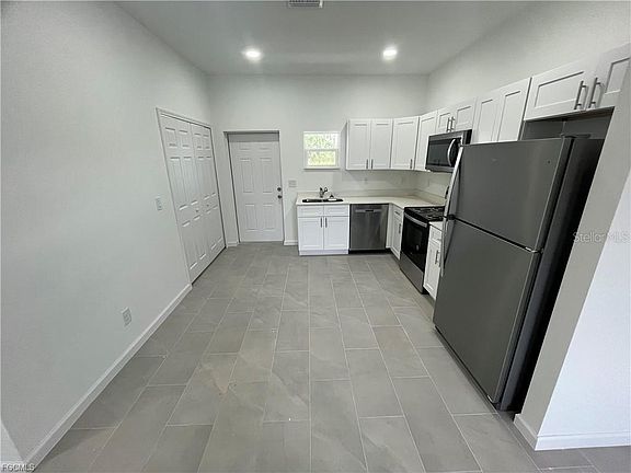 4th image of 1059 CELLINI STREET