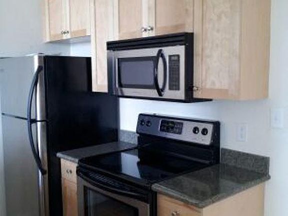 3rd image of 1414 W Marshall St #U508