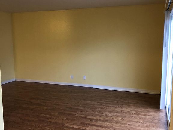 3rd image of 607 Sylvan St APT 3