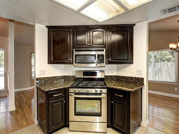 4th image of 1007 Zephyr Ct