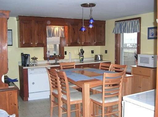 5th image of 101 Essex Ave