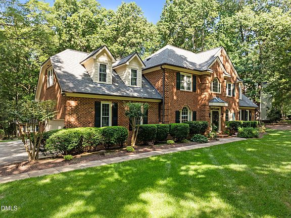 2nd image of 5 Sagamore Pl