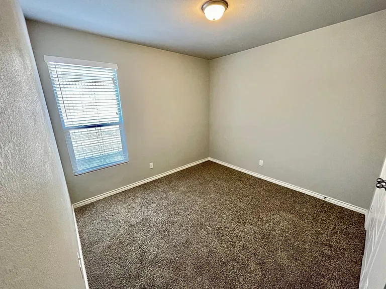 Middle bedroom