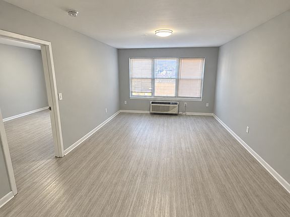 3rd image of 203 12th Ave #7