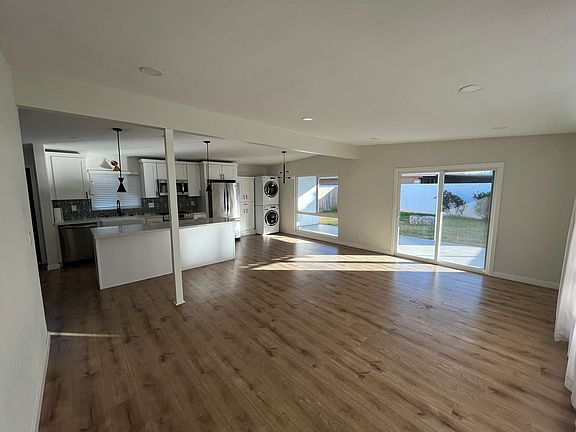 4th image of 843 Valley Village Dr
