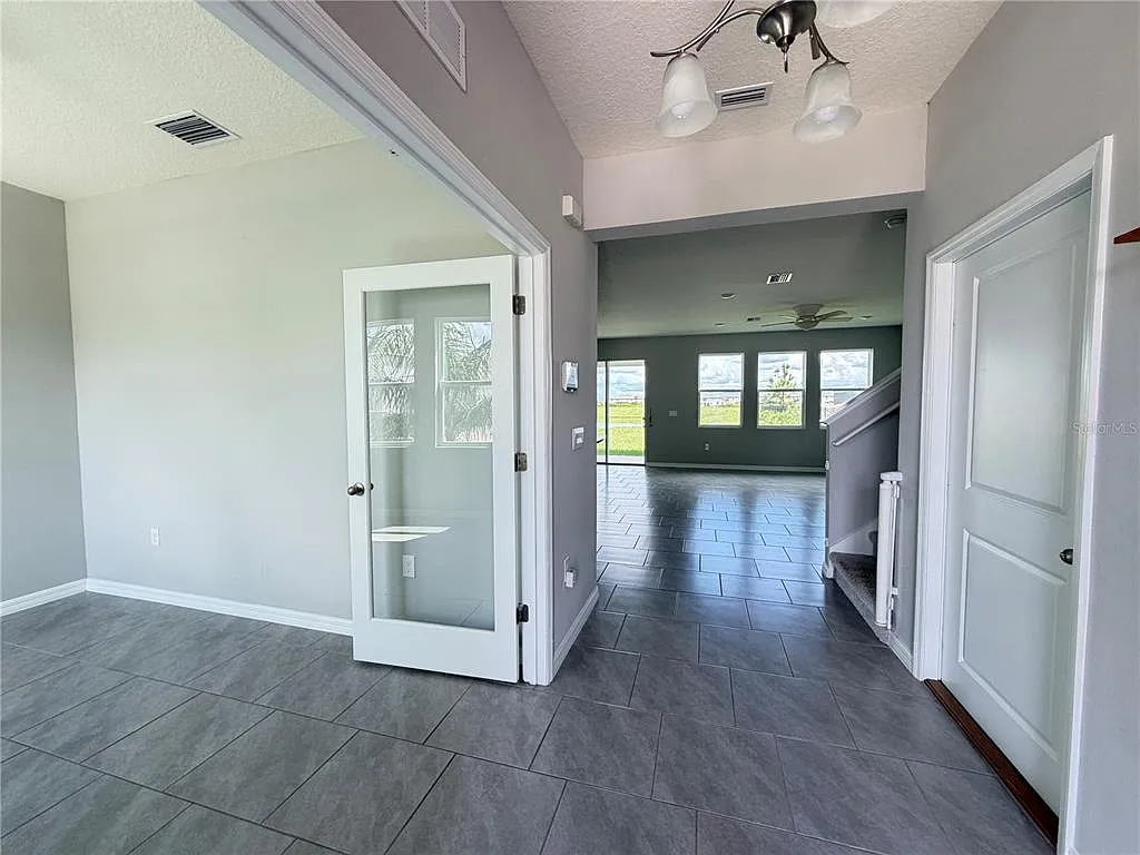 4 bed, 3.0 bath, 2756 sqft, $3,200 — Photo 3