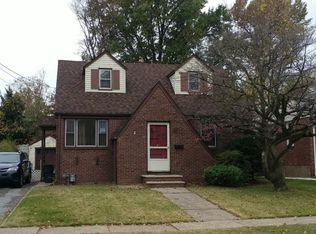81 Lexington Ave, Rochelle Park, NJ 07662