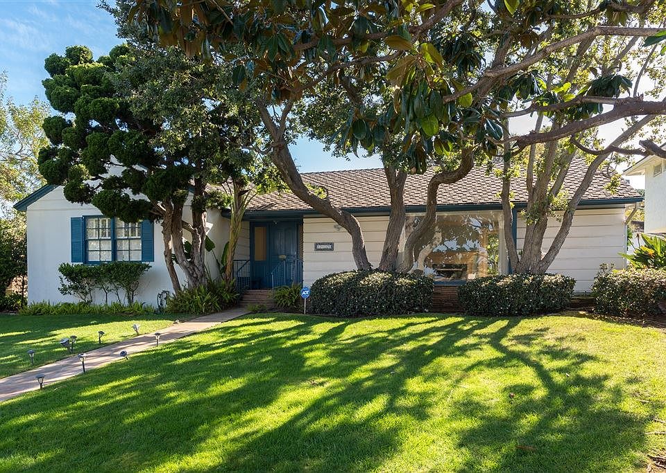 1st image of 6435 Avenida Cresta