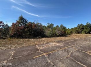 9 Wakefield, Chipley, FL 32428