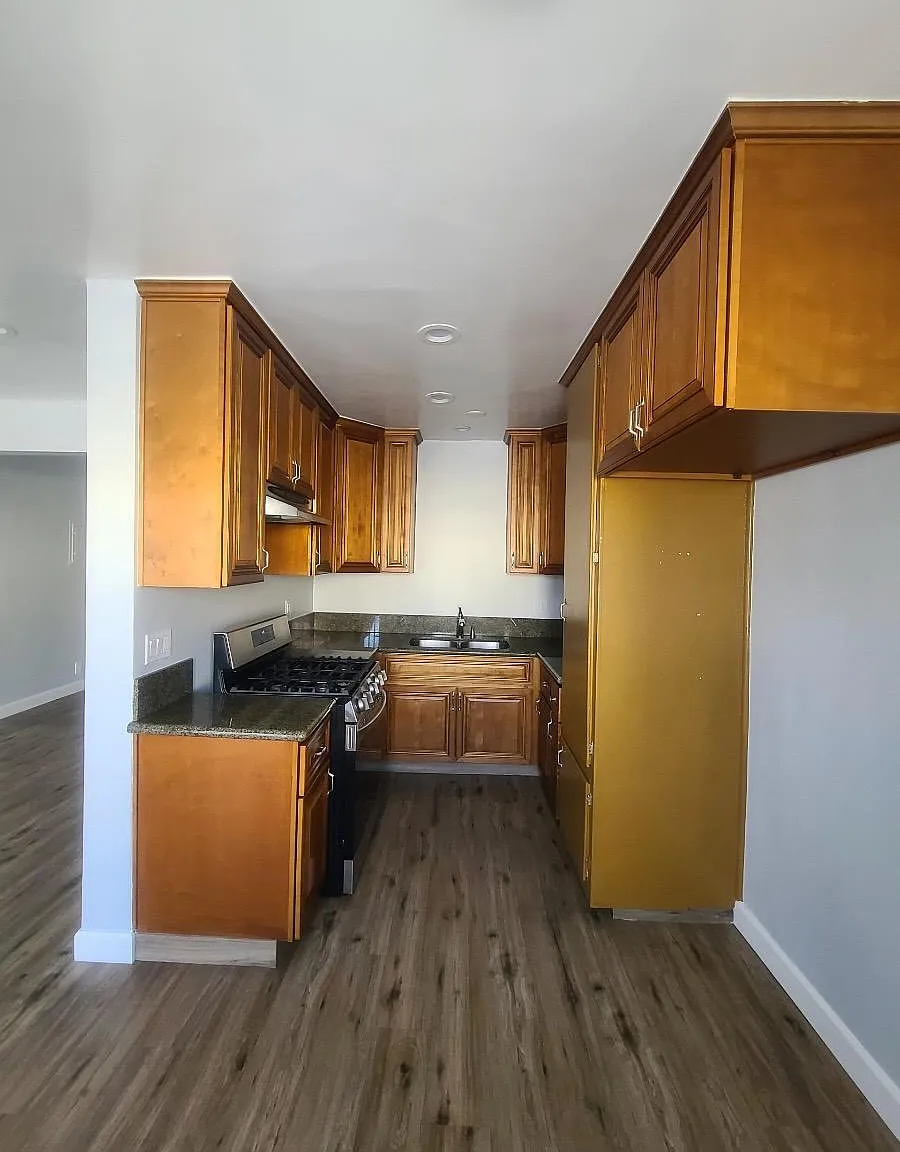 3 bed, 1000 sqft, $2,975 — Photo 1