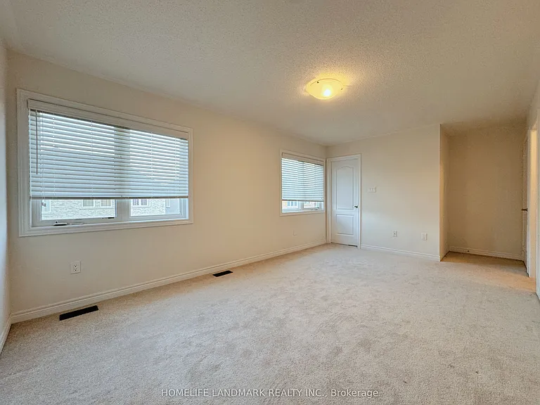 35 Hyacinth St — Photo 28