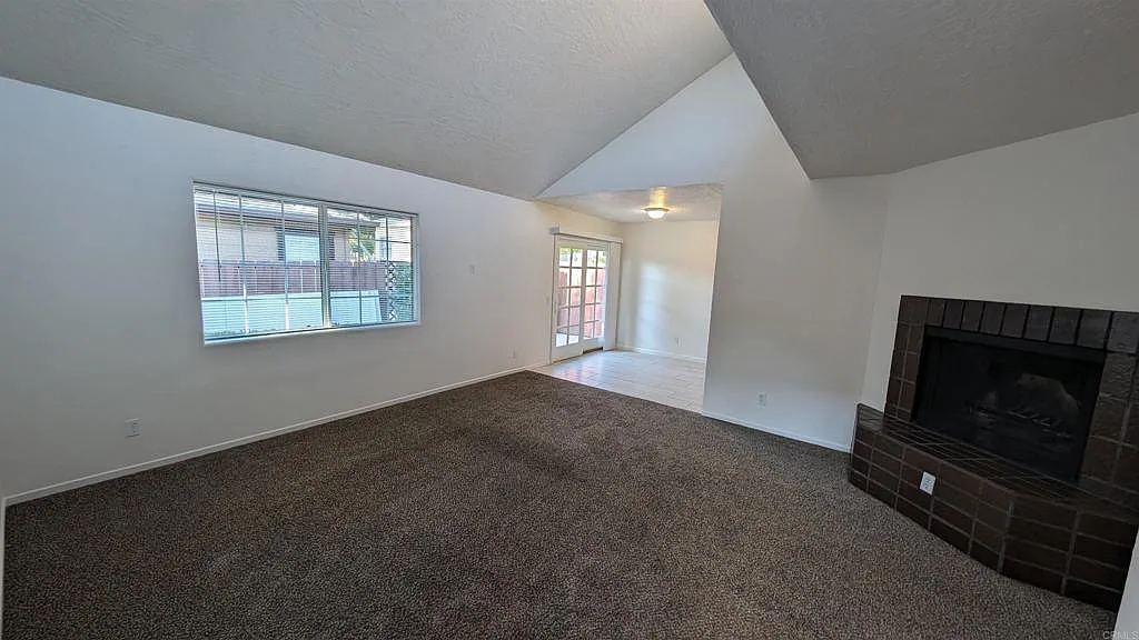 3 bed, 2.0 bath, 1400 sqft, $3,450 — Photo 3