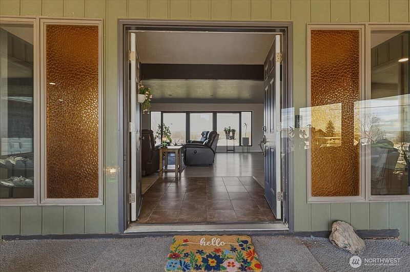 3rd image of 313 SE Trinity Avenue