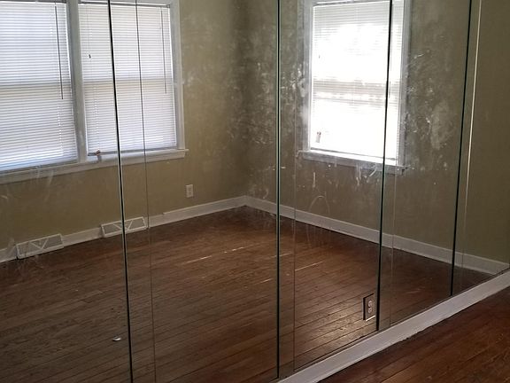 4th image of 14223 S Dearborn St #Sfh