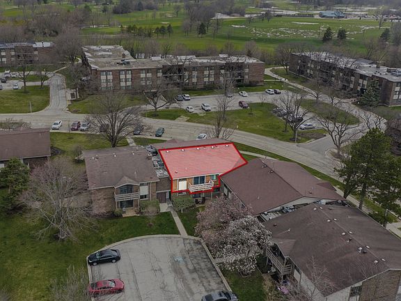 3rd image of 471 Raintree Ct Unit 2B