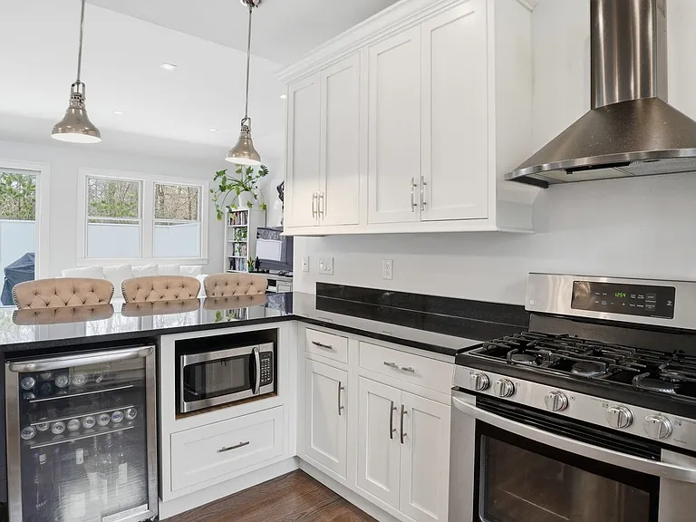 420 Maple Ave S — Photo 9