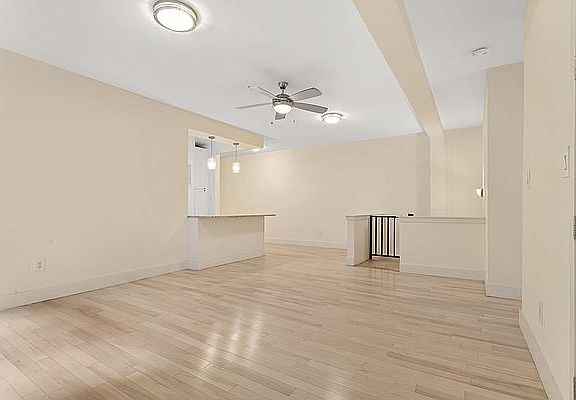 4th image of 92 Pinehurst Ave #1E