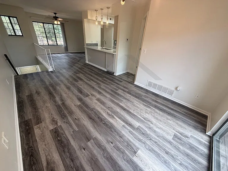 1560 Meadowside Ct — Photo 2