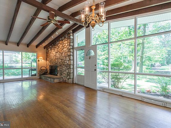 4th image of 2225 Willow Brook Dr