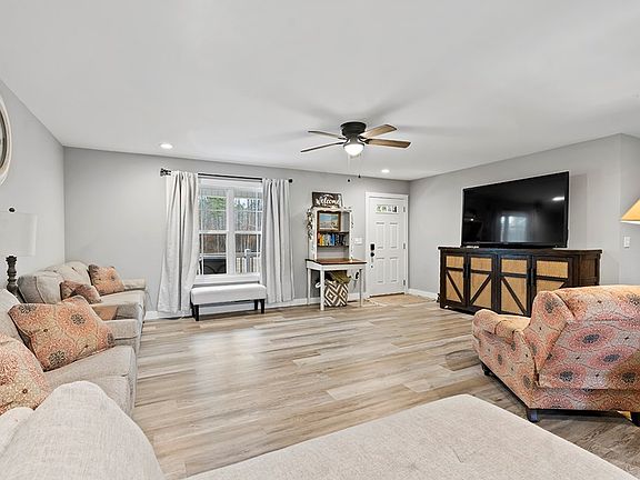 4th image of 520 Elizabeth Street Ext