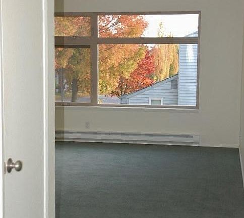 2nd image of 909 Market St