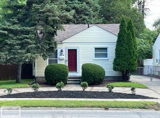 3014 Crooks Rd, Royal Oak, MI 48073