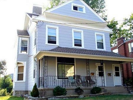 2 bedroom unit on 1st floor, 3 bedroom unit on 2nd/3rd floors