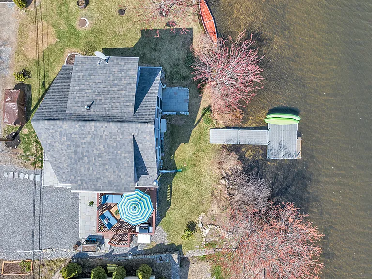 864 South Rd — Photo 16