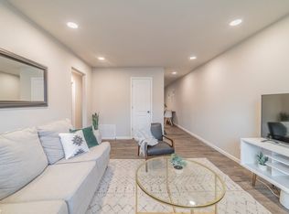 1304 SE C St APT D, Bentonville, AR 72712
