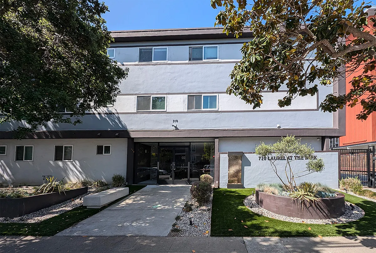 Park Laurel Apartments — Photo 1