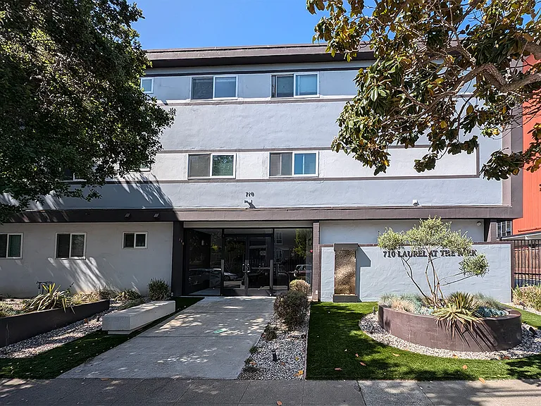 Park Laurel Apartments — Photo 1