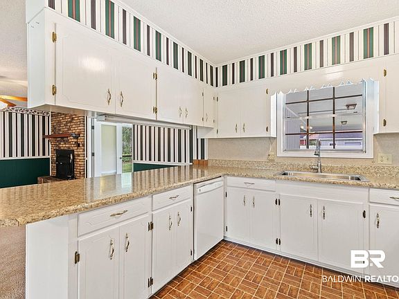 5th image of 116 Woodmere Dr